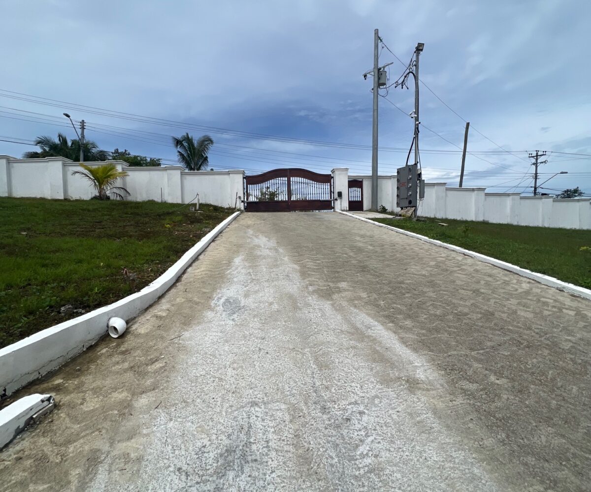 Pond Road House Hunters